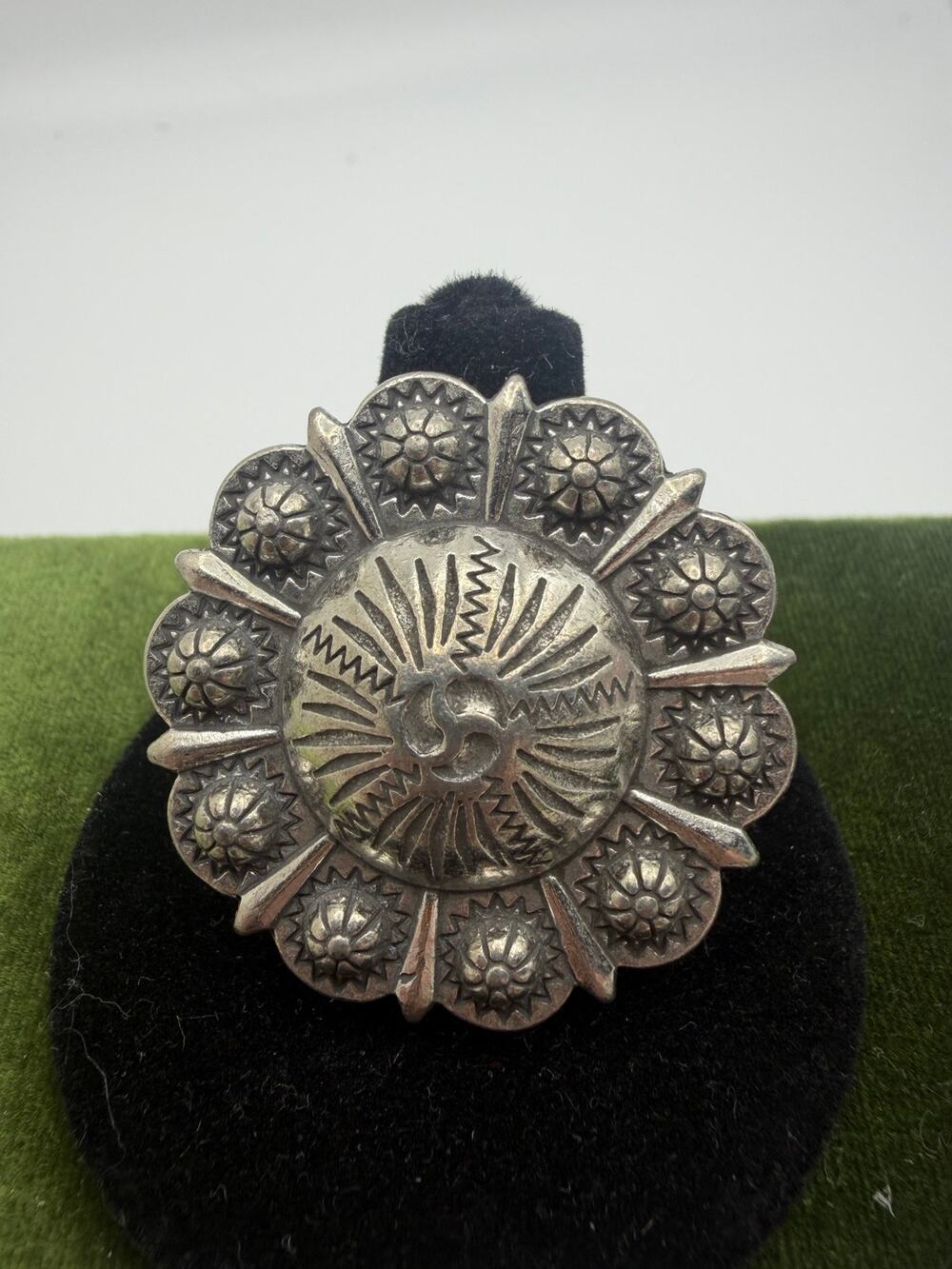 vintage-style Southwestern concho ring adjustable